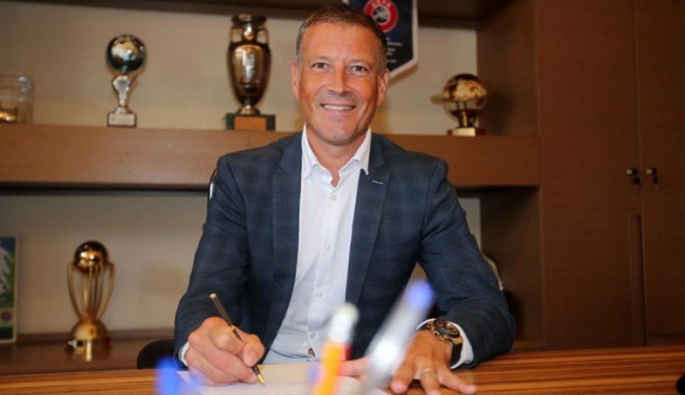 A generic square placeholder image with rounded corners in a figure.