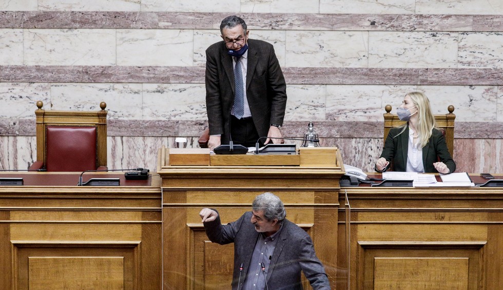 A generic square placeholder image with rounded corners in a figure.