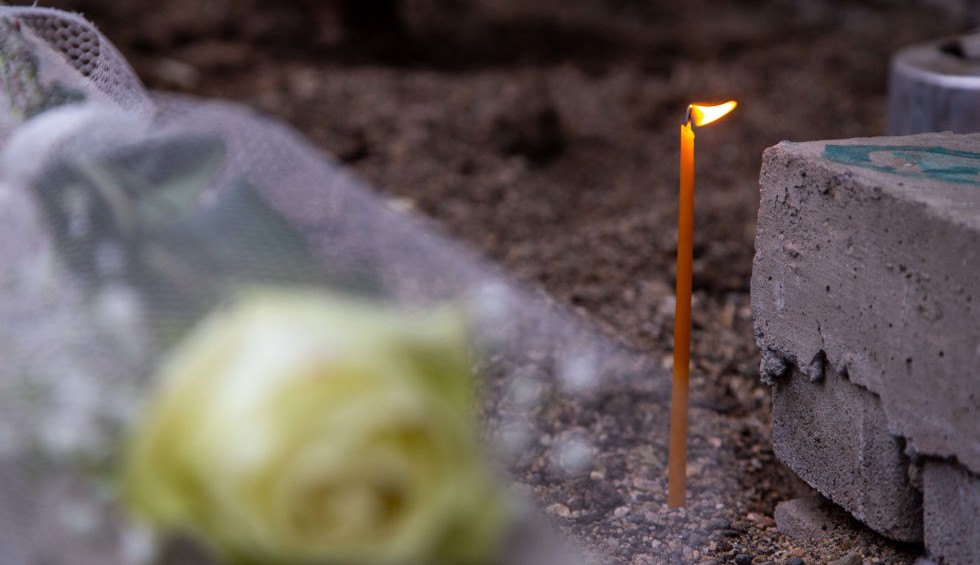 A generic square placeholder image with rounded corners in a figure.