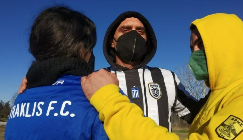 A generic square placeholder image with rounded corners in a figure.