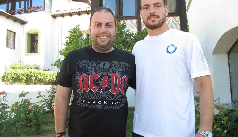 A generic square placeholder image with rounded corners in a figure.