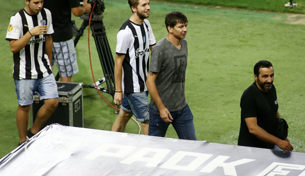 A generic square placeholder image with rounded corners in a figure.