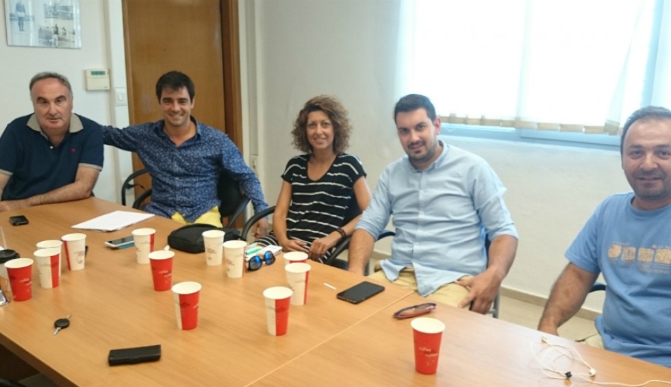 A generic square placeholder image with rounded corners in a figure.