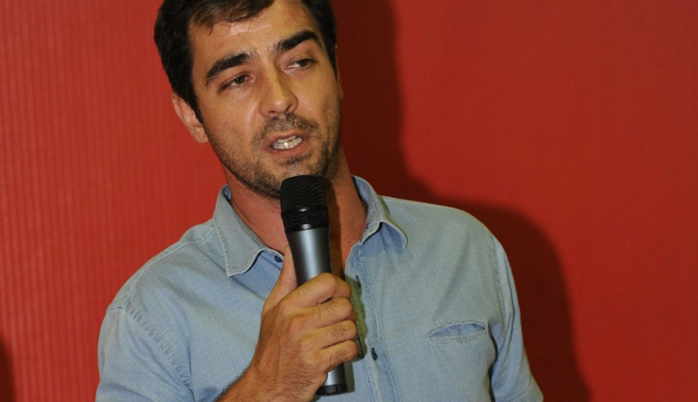 A generic square placeholder image with rounded corners in a figure.