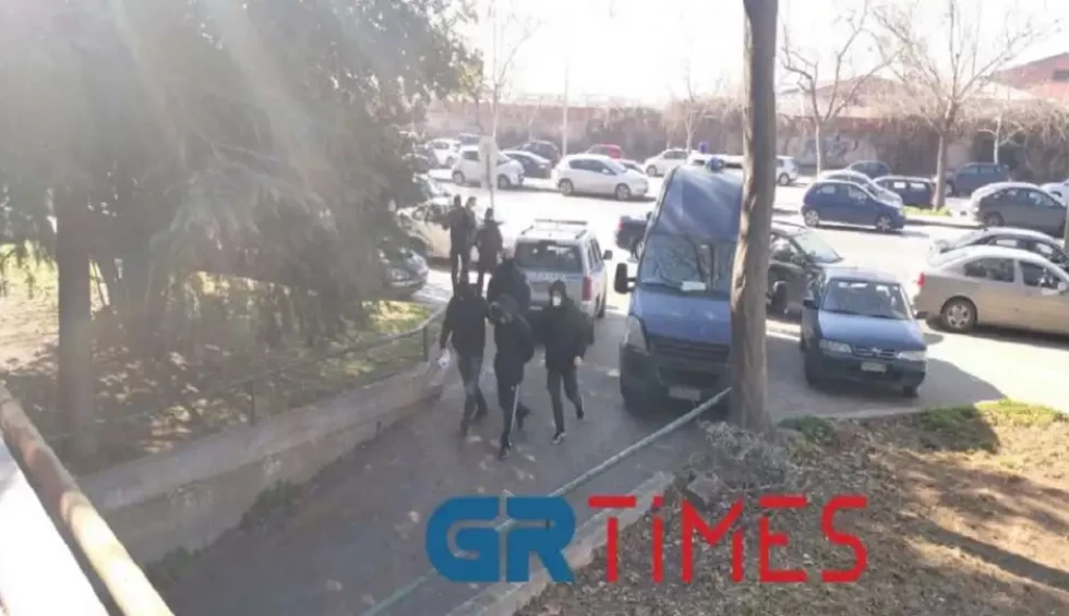 A generic square placeholder image with rounded corners in a figure.