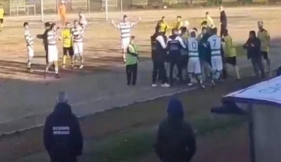 A generic square placeholder image with rounded corners in a figure.