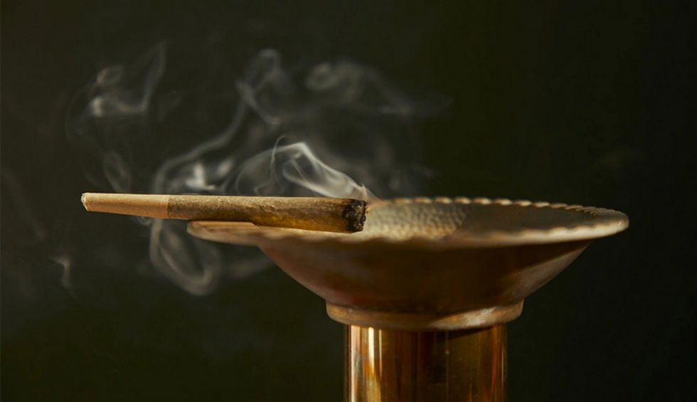 A generic square placeholder image with rounded corners in a figure.