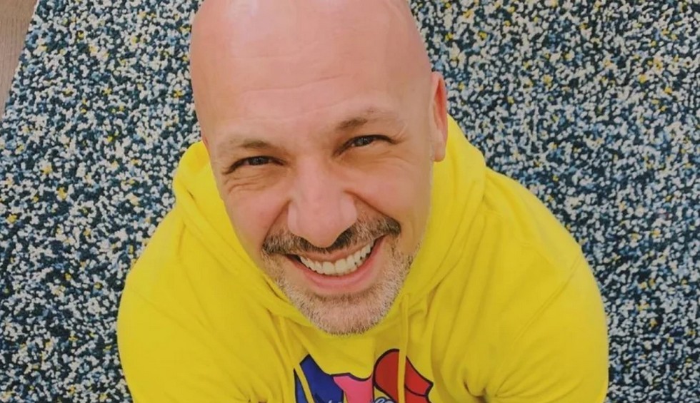 A generic square placeholder image with rounded corners in a figure.