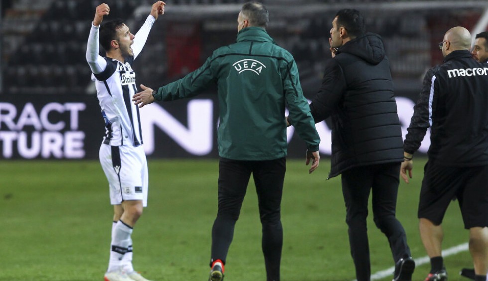 A generic square placeholder image with rounded corners in a figure.