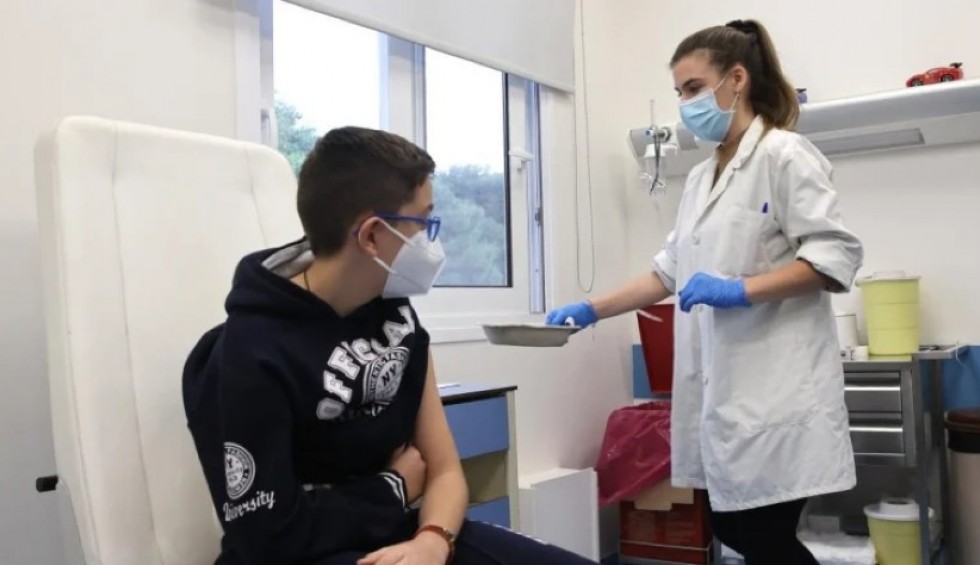 A generic square placeholder image with rounded corners in a figure.