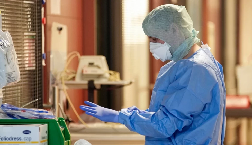 A generic square placeholder image with rounded corners in a figure.