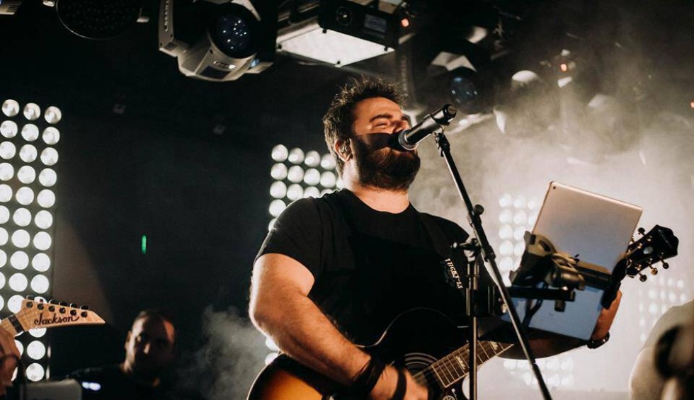 A generic square placeholder image with rounded corners in a figure.