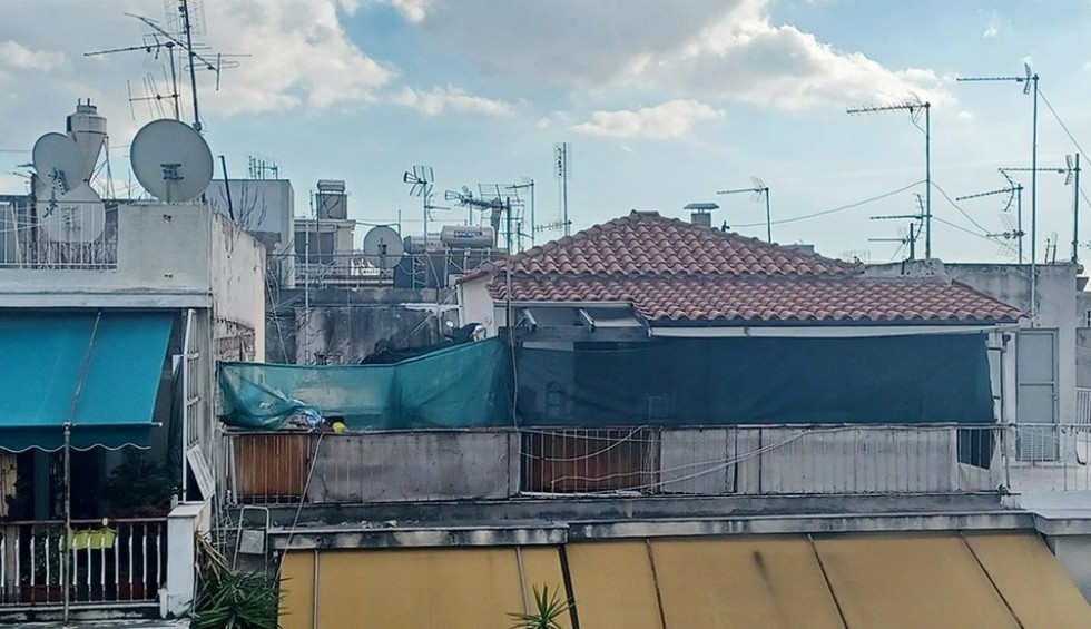 A generic square placeholder image with rounded corners in a figure.