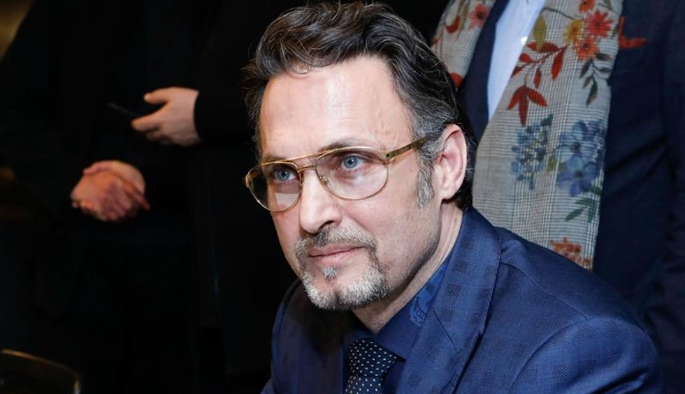 A generic square placeholder image with rounded corners in a figure.