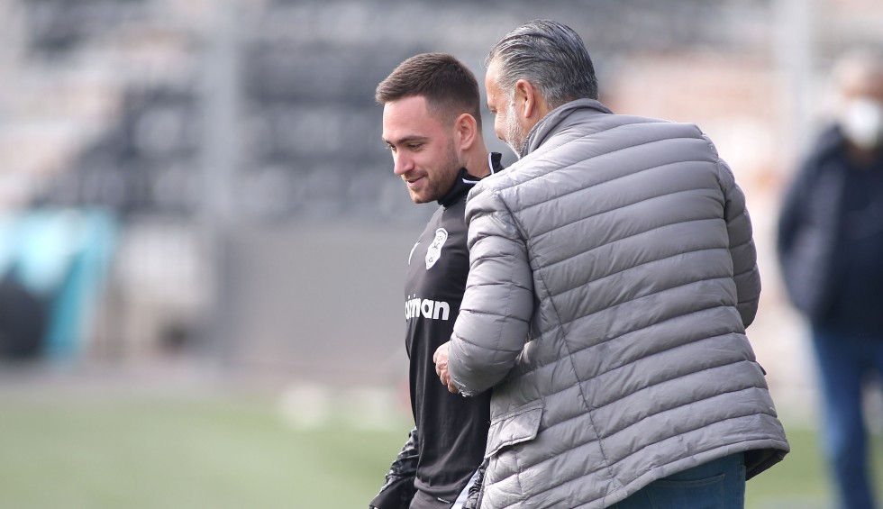 A generic square placeholder image with rounded corners in a figure.