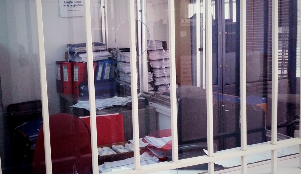 A generic square placeholder image with rounded corners in a figure.