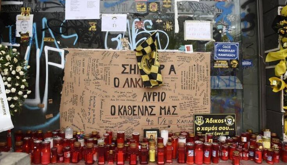 A generic square placeholder image with rounded corners in a figure.