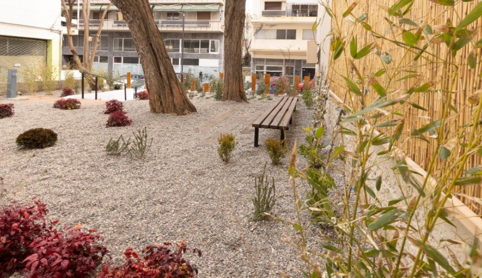 A generic square placeholder image with rounded corners in a figure.