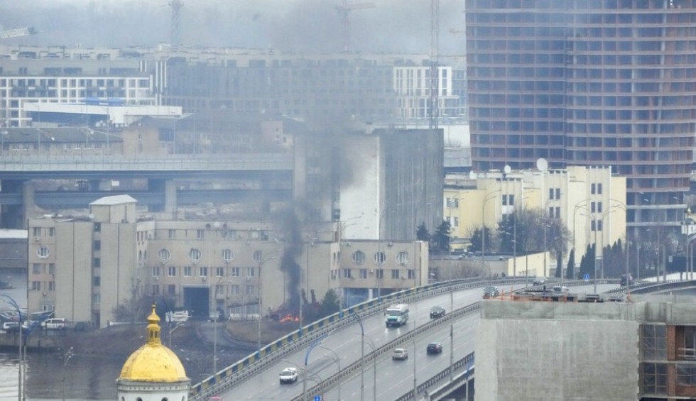 A generic square placeholder image with rounded corners in a figure.