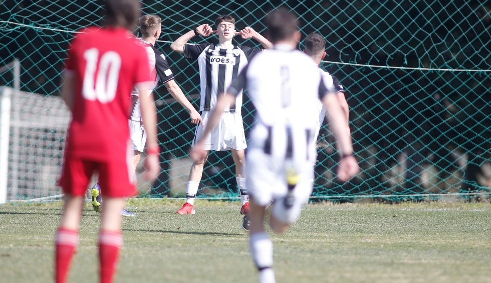 A generic square placeholder image with rounded corners in a figure.