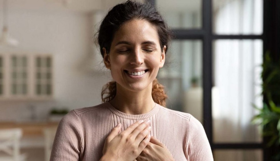 A generic square placeholder image with rounded corners in a figure.