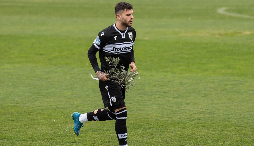 A generic square placeholder image with rounded corners in a figure.