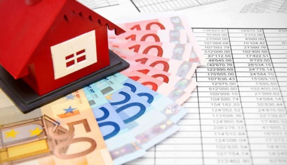 A generic square placeholder image with rounded corners in a figure.