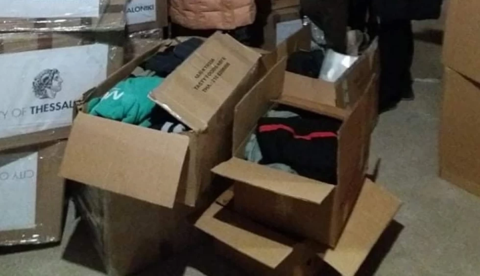 A generic square placeholder image with rounded corners in a figure.