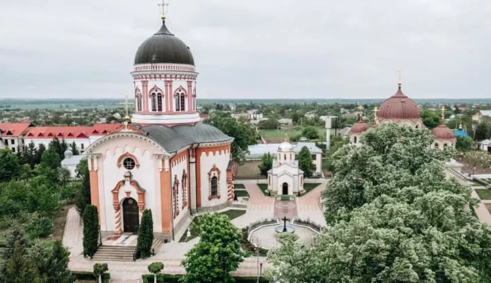 A generic square placeholder image with rounded corners in a figure.