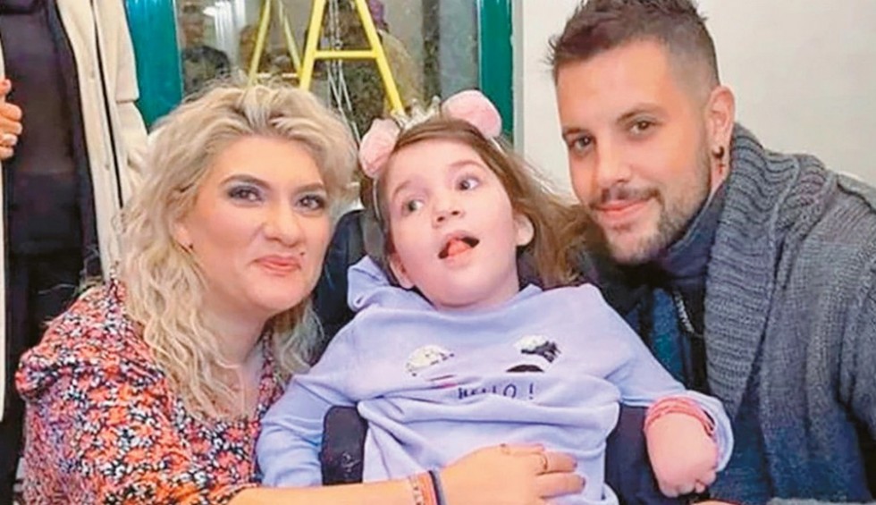 A generic square placeholder image with rounded corners in a figure.