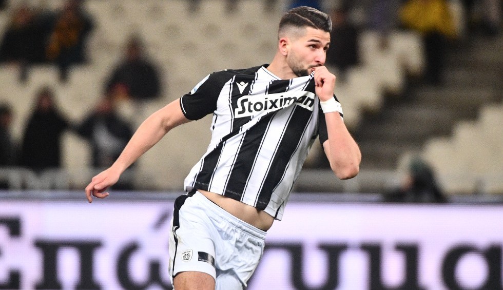 A generic square placeholder image with rounded corners in a figure.