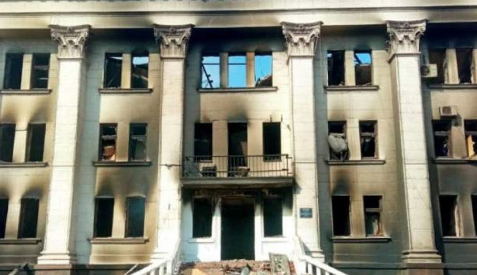 A generic square placeholder image with rounded corners in a figure.