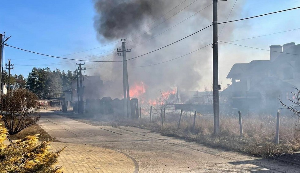 A generic square placeholder image with rounded corners in a figure.