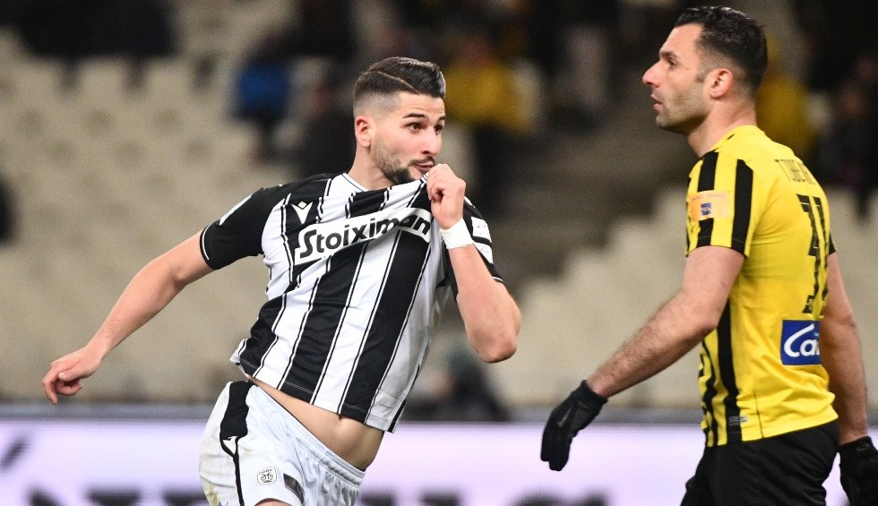 A generic square placeholder image with rounded corners in a figure.