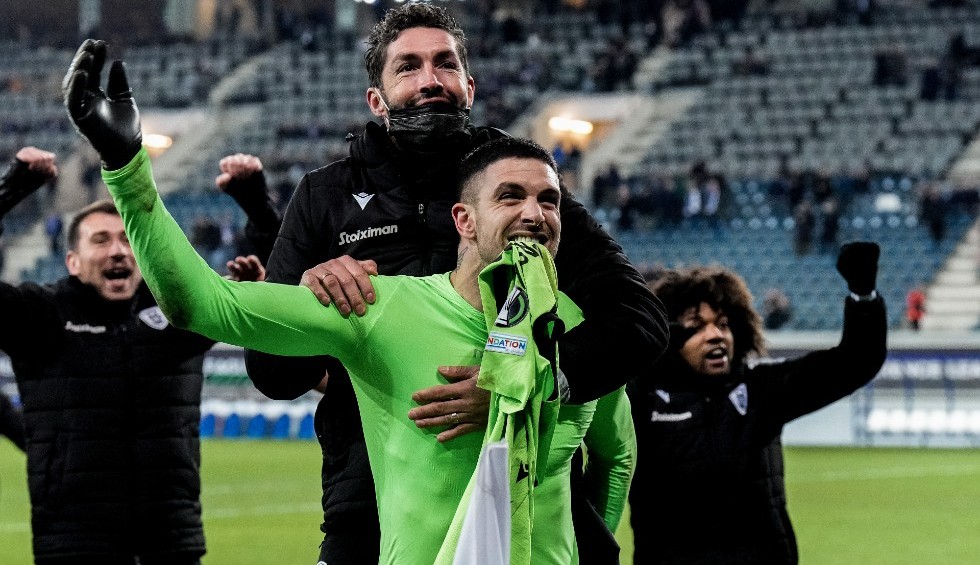 A generic square placeholder image with rounded corners in a figure.