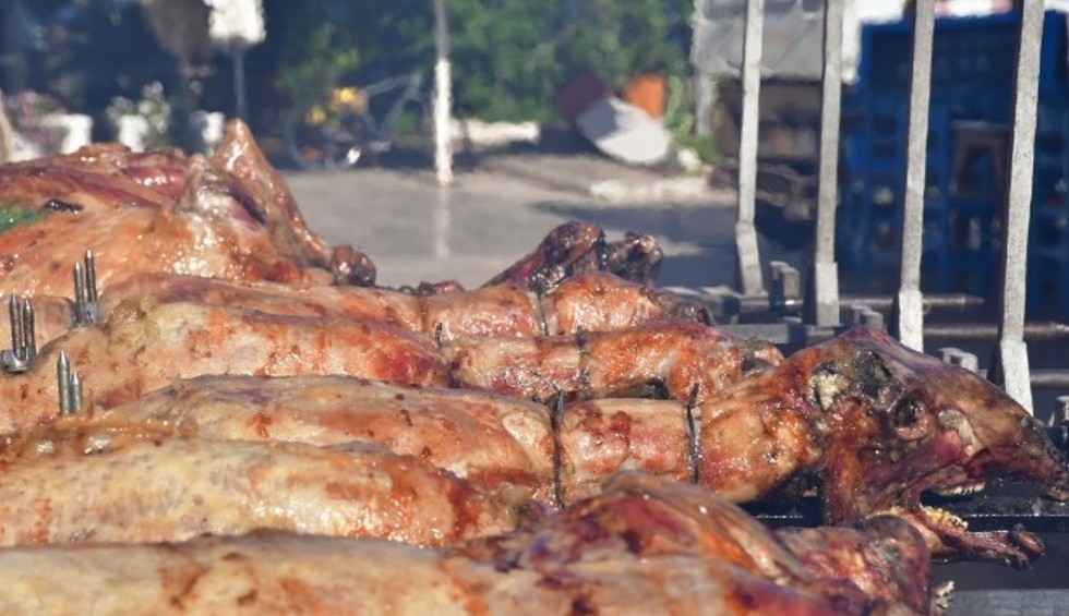 A generic square placeholder image with rounded corners in a figure.