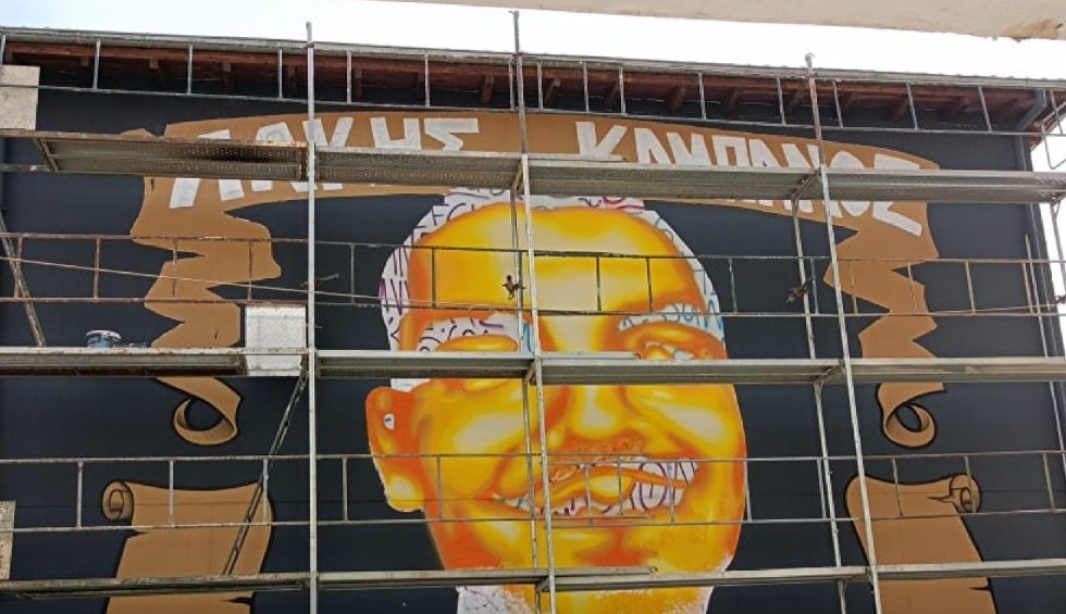 A generic square placeholder image with rounded corners in a figure.