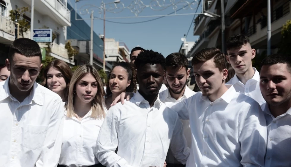 A generic square placeholder image with rounded corners in a figure.