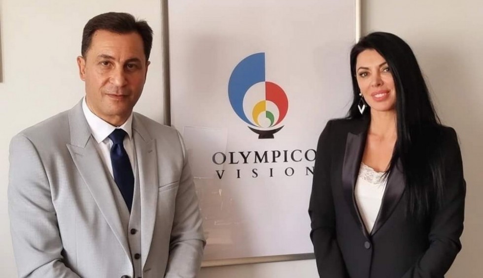 A generic square placeholder image with rounded corners in a figure.