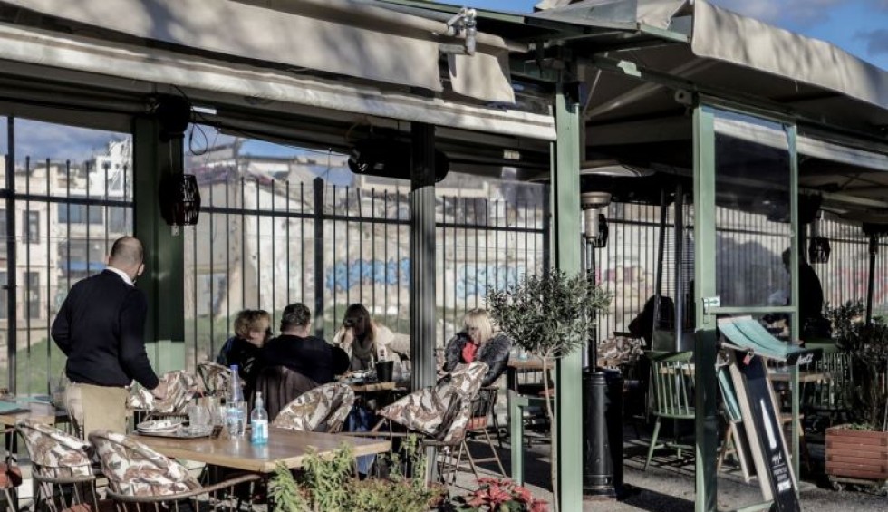 A generic square placeholder image with rounded corners in a figure.