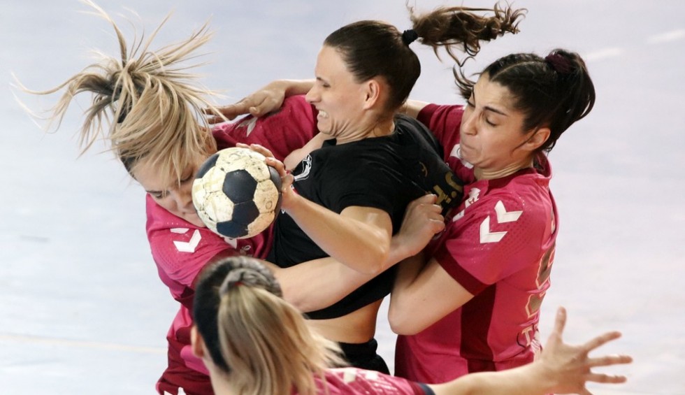 A generic square placeholder image with rounded corners in a figure.