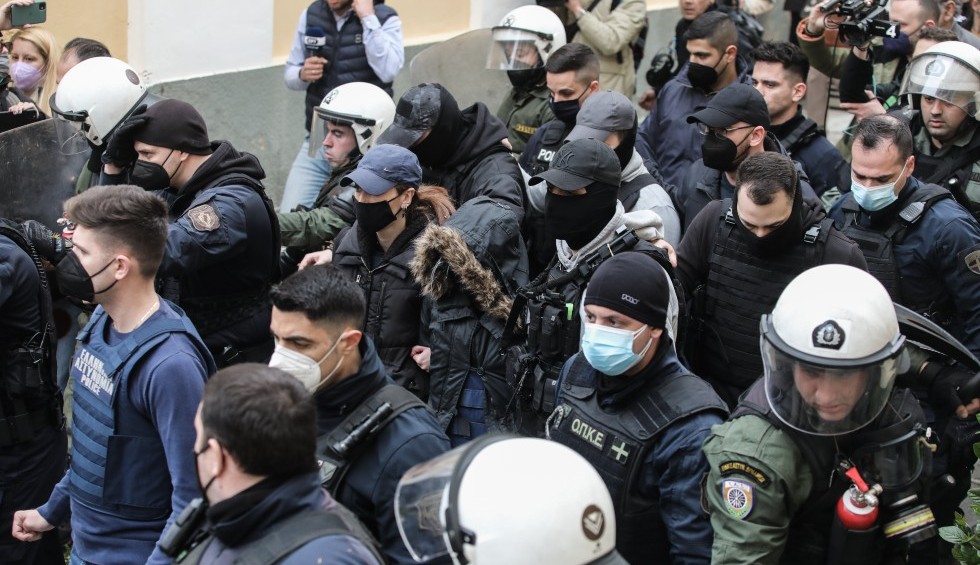 A generic square placeholder image with rounded corners in a figure.