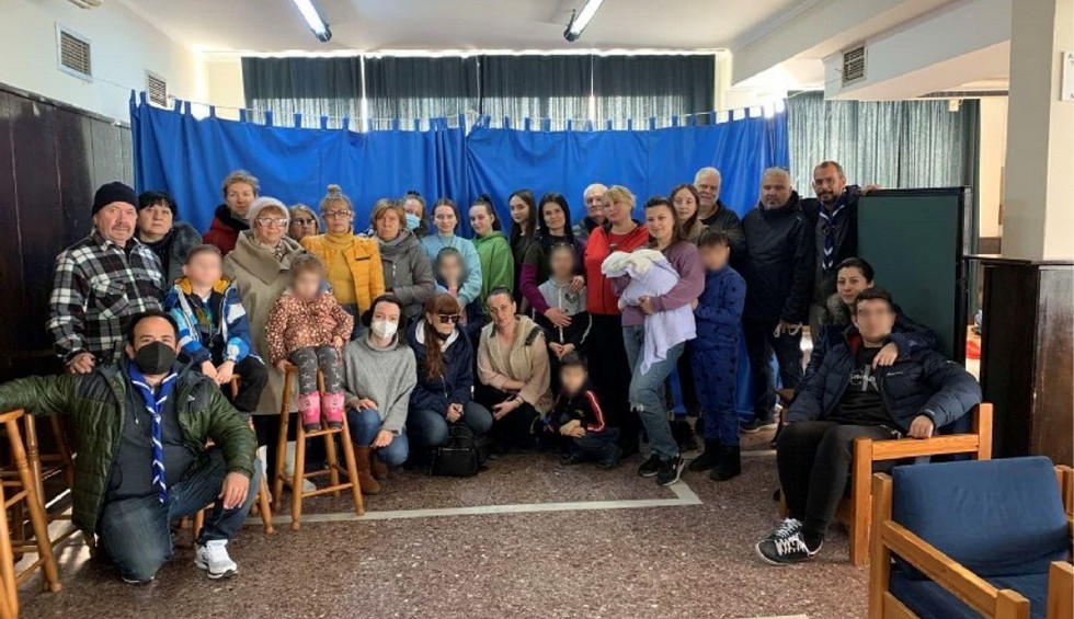 A generic square placeholder image with rounded corners in a figure.