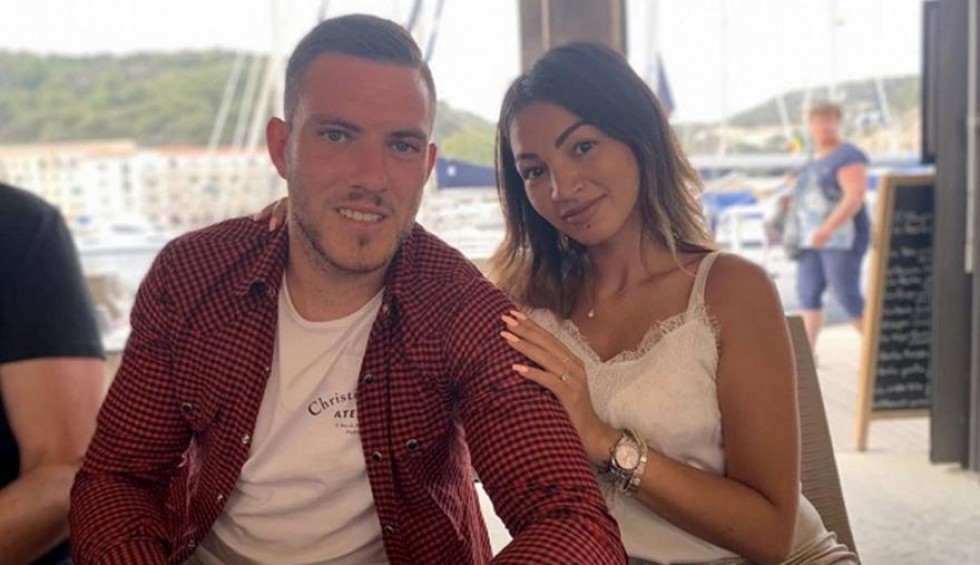 A generic square placeholder image with rounded corners in a figure.