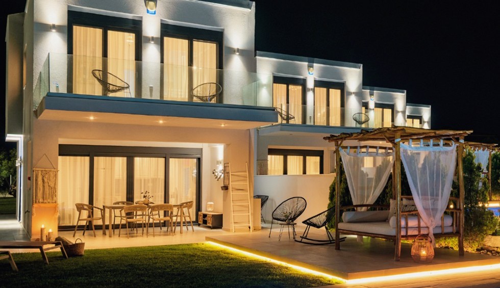 A generic square placeholder image with rounded corners in a figure.