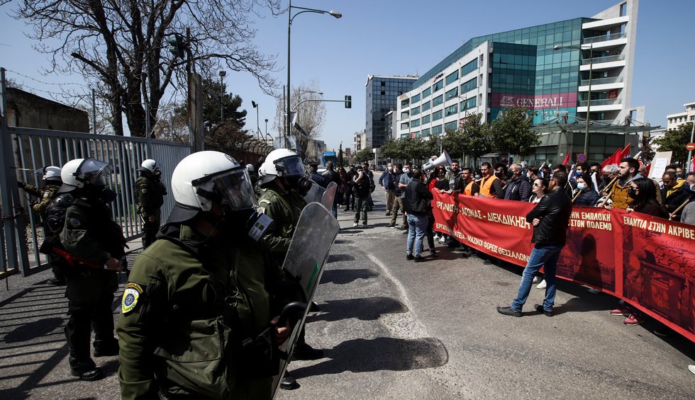 A generic square placeholder image with rounded corners in a figure.