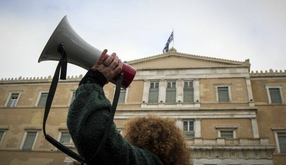 A generic square placeholder image with rounded corners in a figure.