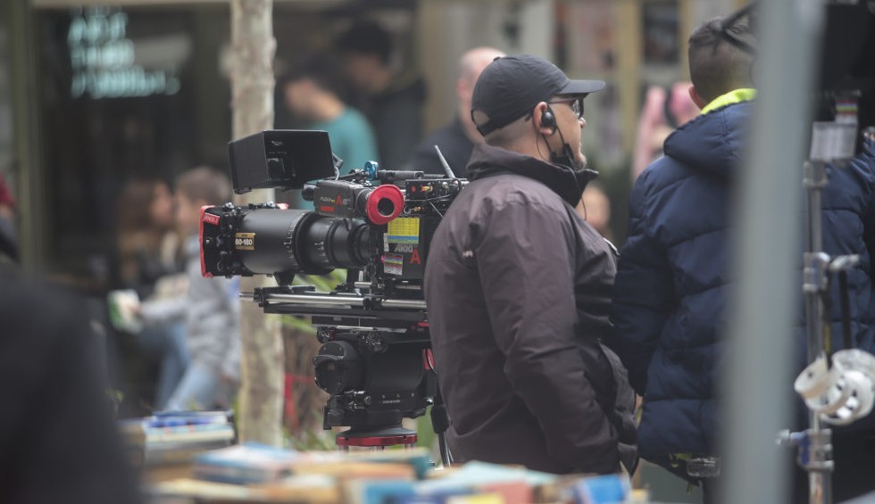 A generic square placeholder image with rounded corners in a figure.