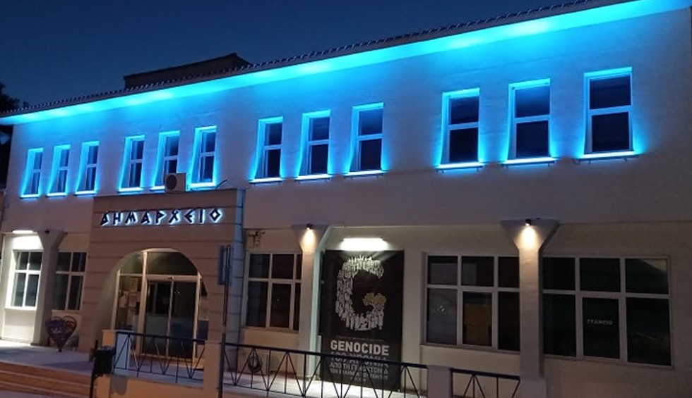 A generic square placeholder image with rounded corners in a figure.