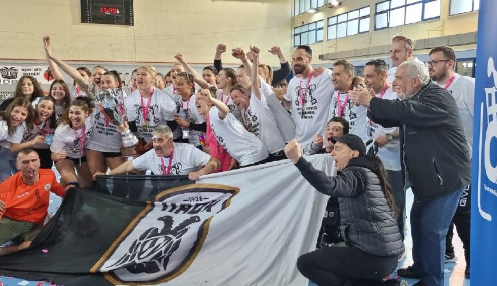 A generic square placeholder image with rounded corners in a figure.